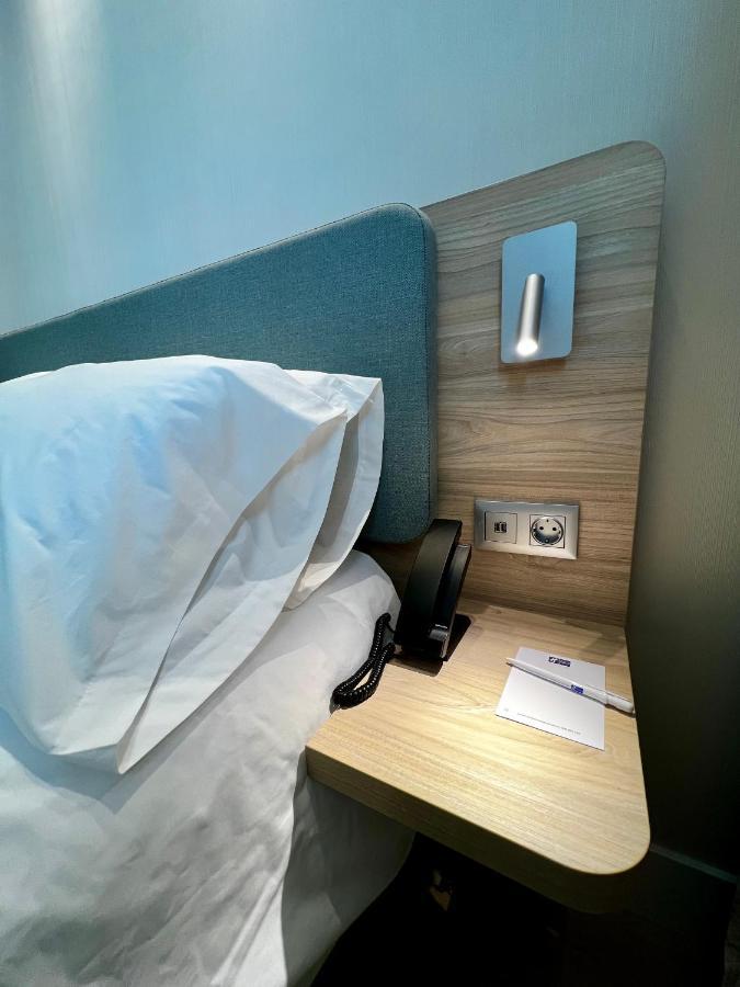 Holiday Inn Express - Madrid - Airport By Ihg Exteriör bild