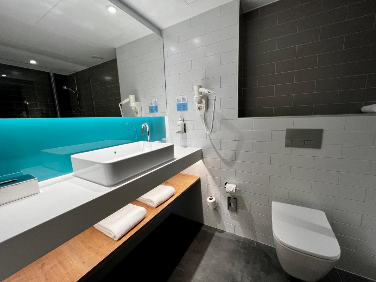 Holiday Inn Express - Madrid - Airport By Ihg Exteriör bild