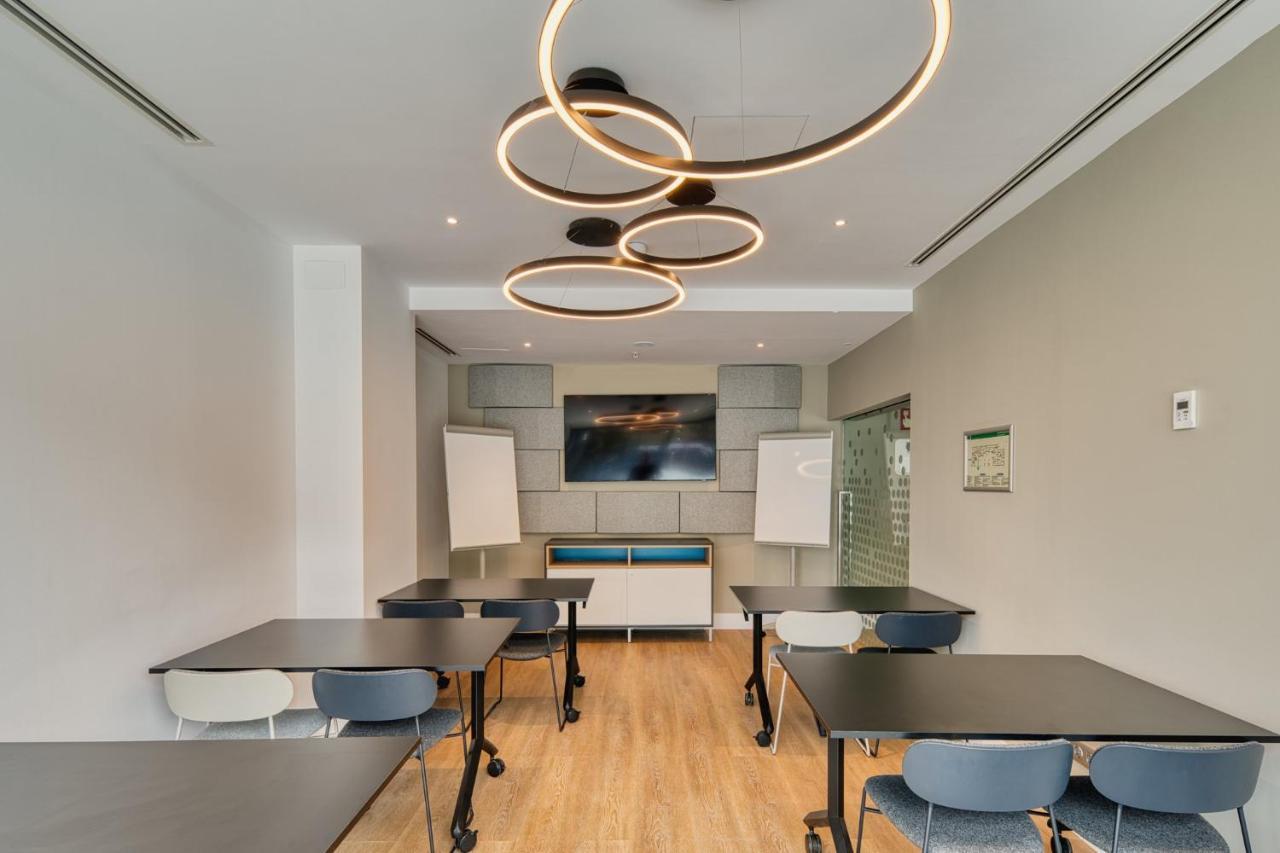 Holiday Inn Express - Madrid - Airport By Ihg Exteriör bild