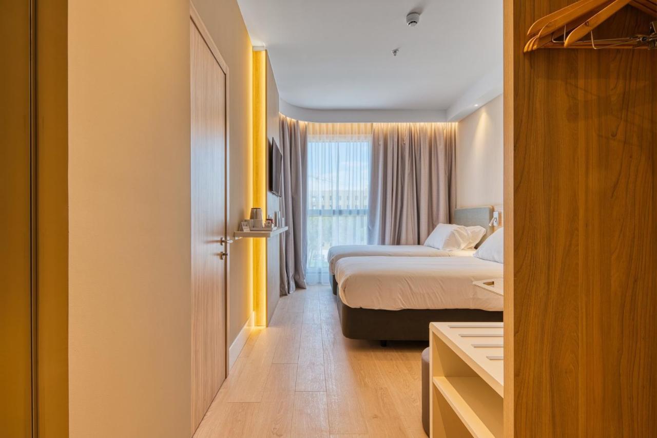 Holiday Inn Express - Madrid - Airport By Ihg Exteriör bild