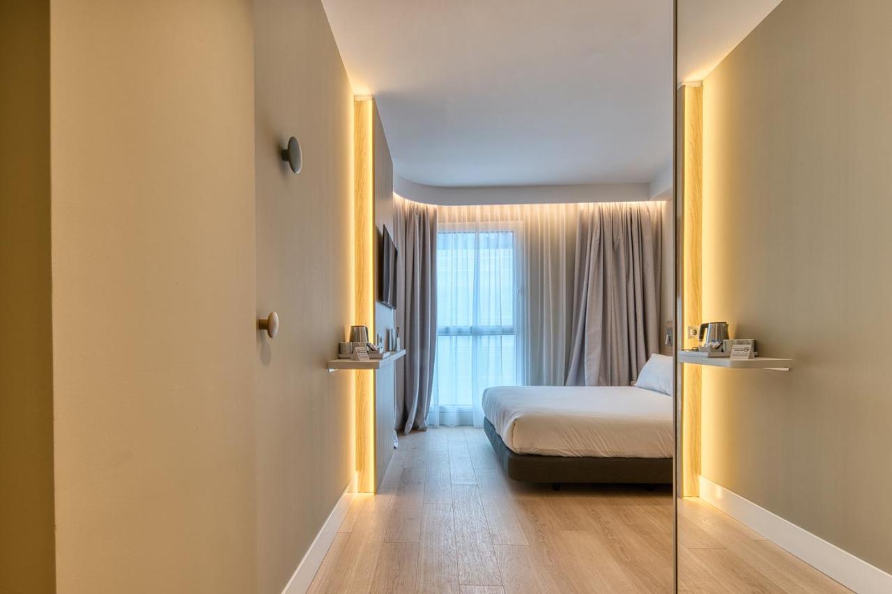 Holiday Inn Express - Madrid - Airport By Ihg Exteriör bild