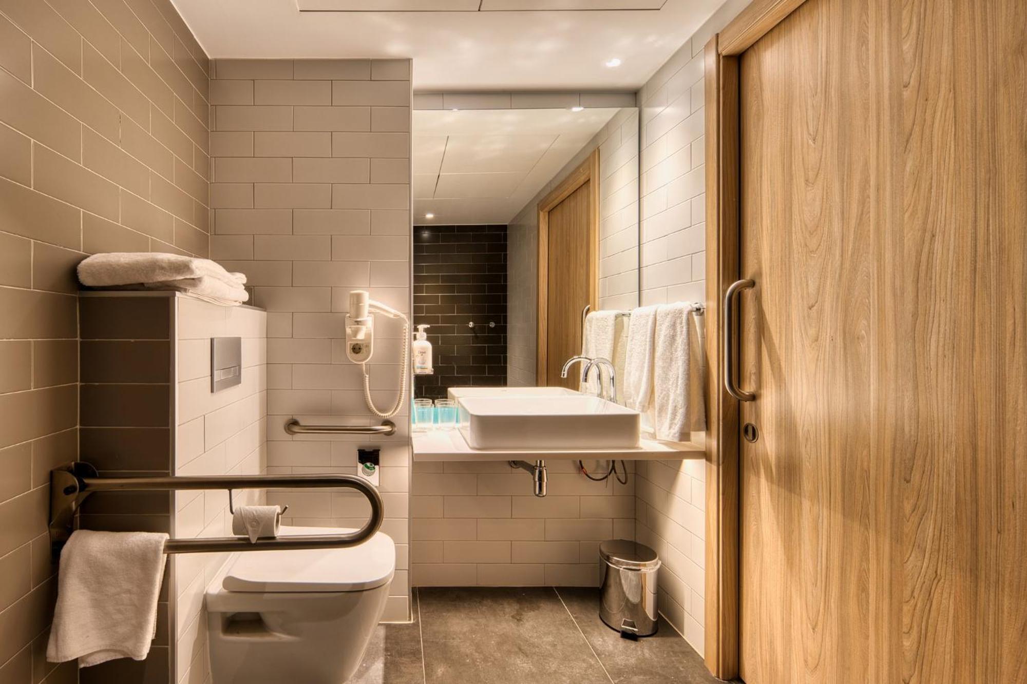 Holiday Inn Express - Madrid - Airport By Ihg Exteriör bild